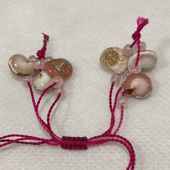 NWOT - Fuschia Pink Seashell Beaded Bracelet With Triple Adjustable String Cord - Picture 6 of 11